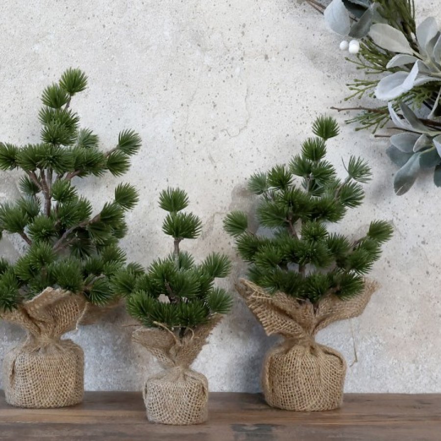 Malý zelený stromček v jute 30 cm
