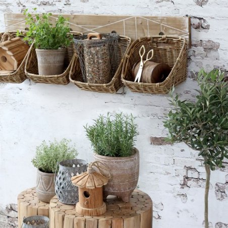 Vešiak so štyrmi košíčkami