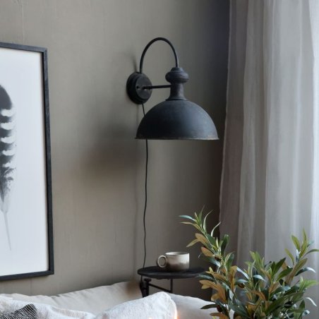 Nástenná industriálna lampa tmavá