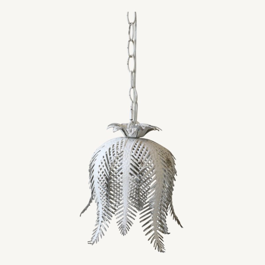 Lampa s listami biely kov
