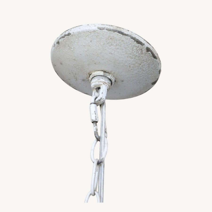 Lampa s listami biely kov