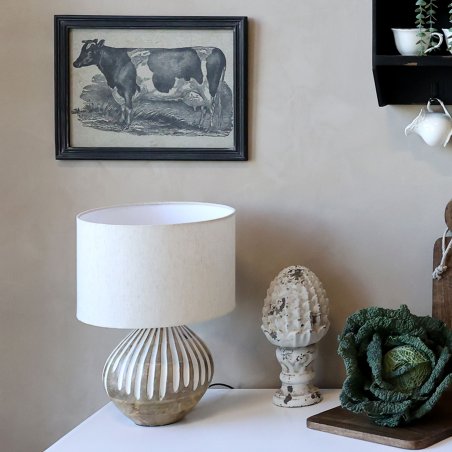 Stolová lampa so vzorom a ľanovým tienidlom