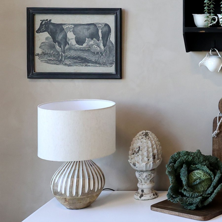 Stolová lampa so vzorom a ľanovým tienidlom