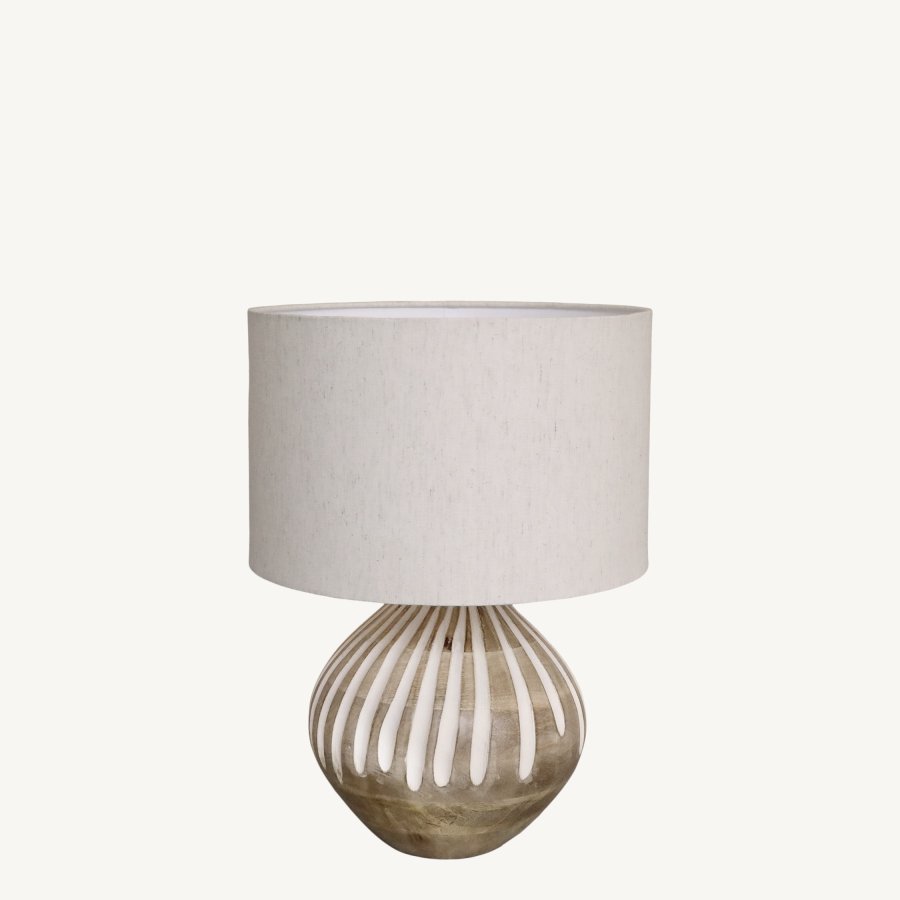 Stolová lampa so vzorom a ľanovým tienidlom