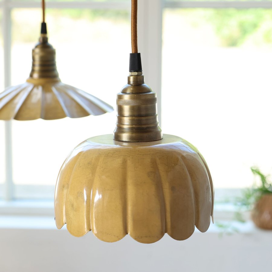 Lunel lampa v smaltovanej medovej farbe