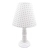 Romantická stolná lampa so srdiečkami a dreveným podstavcom