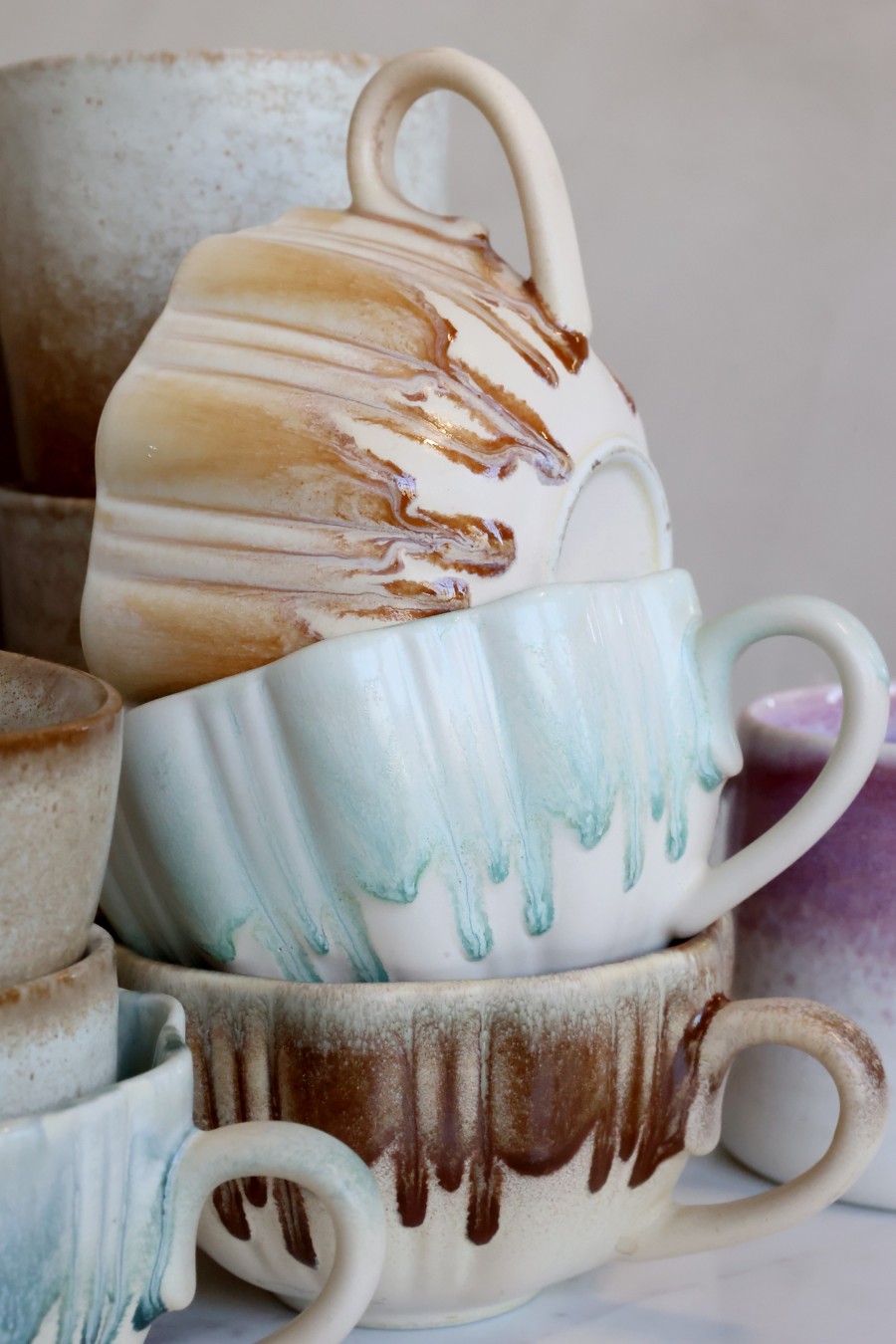 Porcelánový pohár s uškom – elegantný vintage štýl