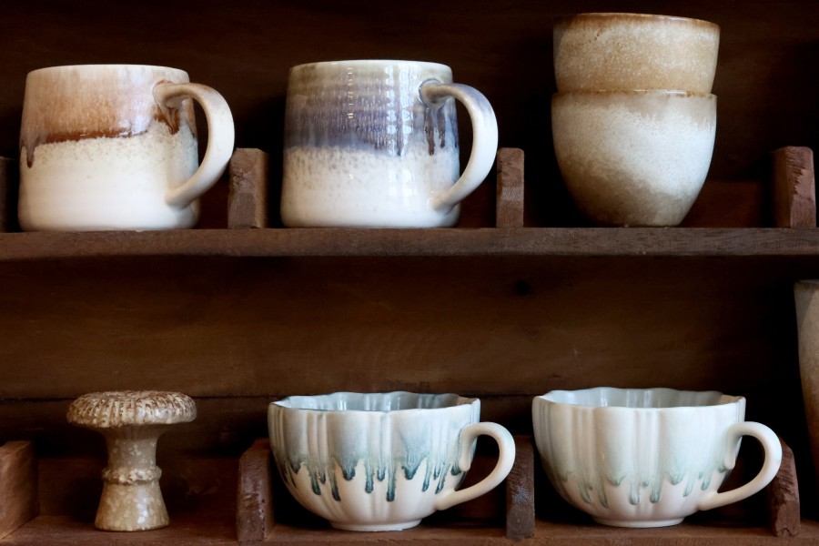 Porcelánový pohár s uškom – elegantný vintage štýl