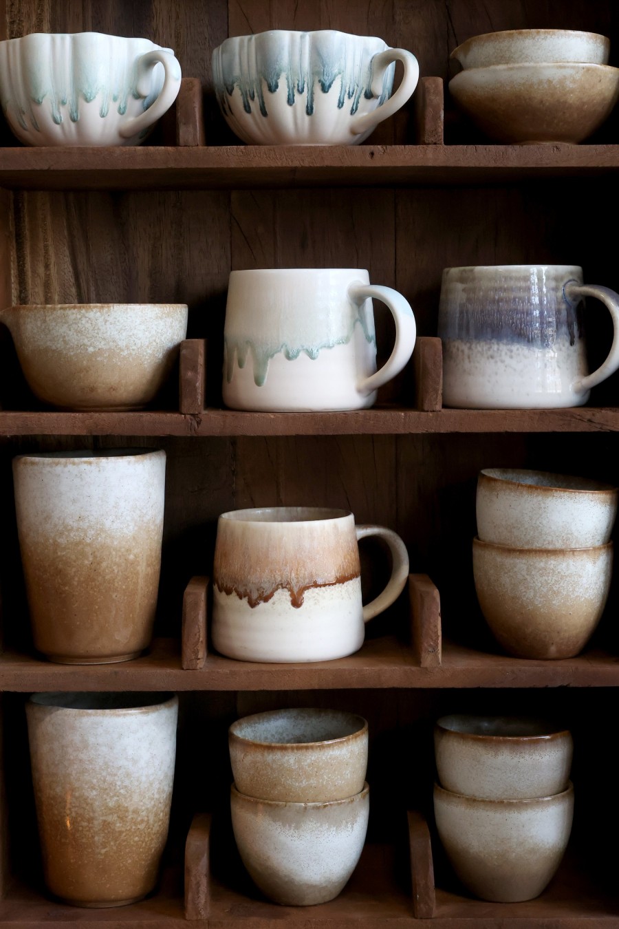 Porcelánový pohár s uškom – elegantný vintage štýl