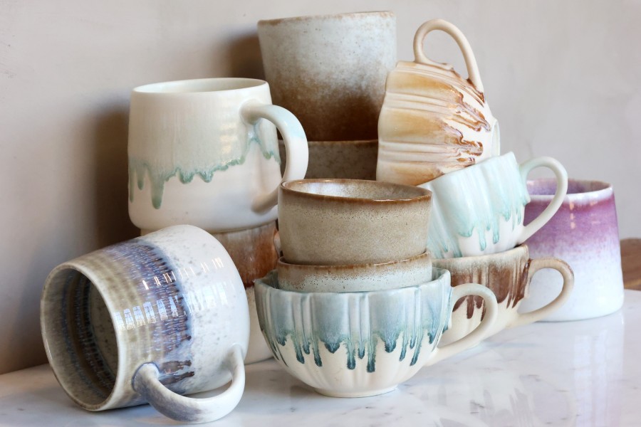 Porcelánový pohár s uškom – elegantný vintage štýl