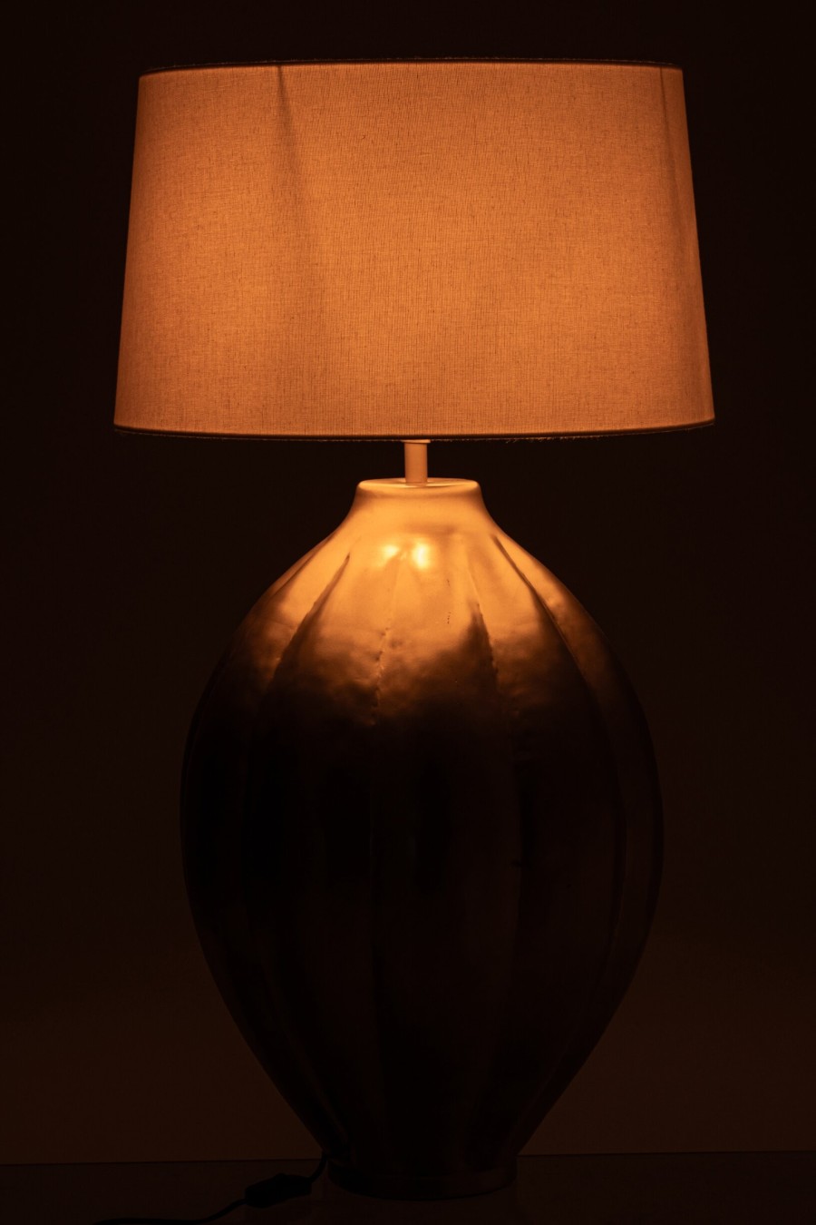 Zlatá stolová lampa z ryhovaného hliníka