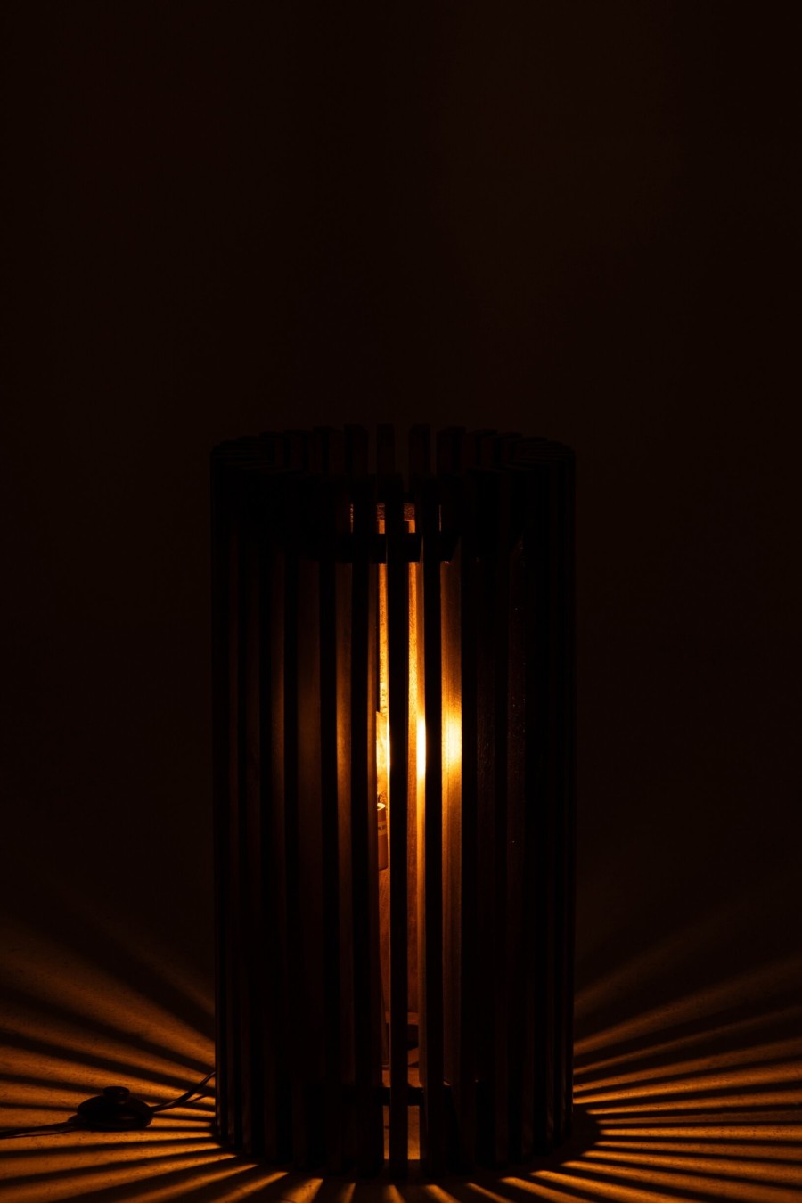 Stolová lampa z rebrovaného mangového dreva – hnedá