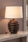 Hnedá stolová lampa z hliníka