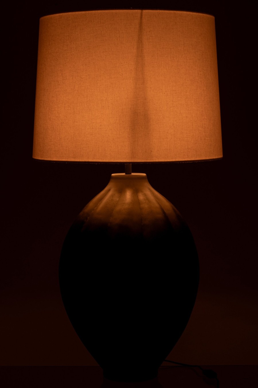 Hnedá stolová lampa z rebrovaného hliníka